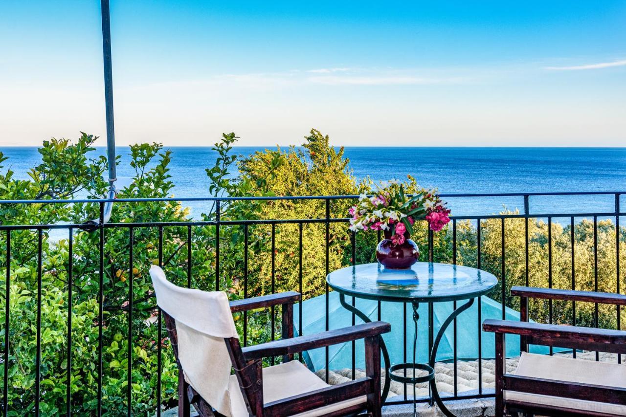 Eros Pittoresque Retreats - Perfect Location, Panoramic Seaview Koróni Екстериор снимка